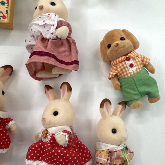 Calico Critters Sylvanian Cat Family Lot of 28 Furniture Dolls Accessories - Picture 8 of 10
